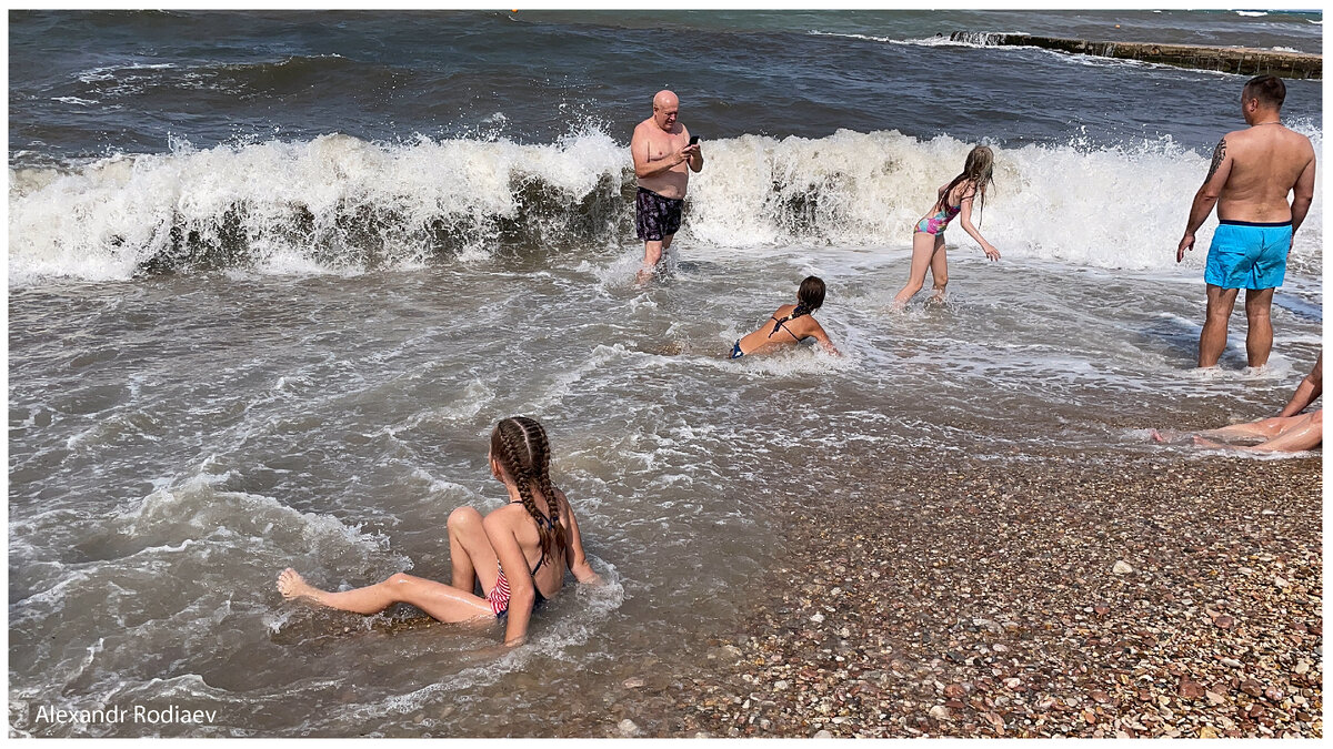 Конец лета не означает то, что сезон в Крыму окончен! Впереди еще сентябрь - октябрь Бархатный сезон, который ничем не уступает летнему отдыху в Крыму.