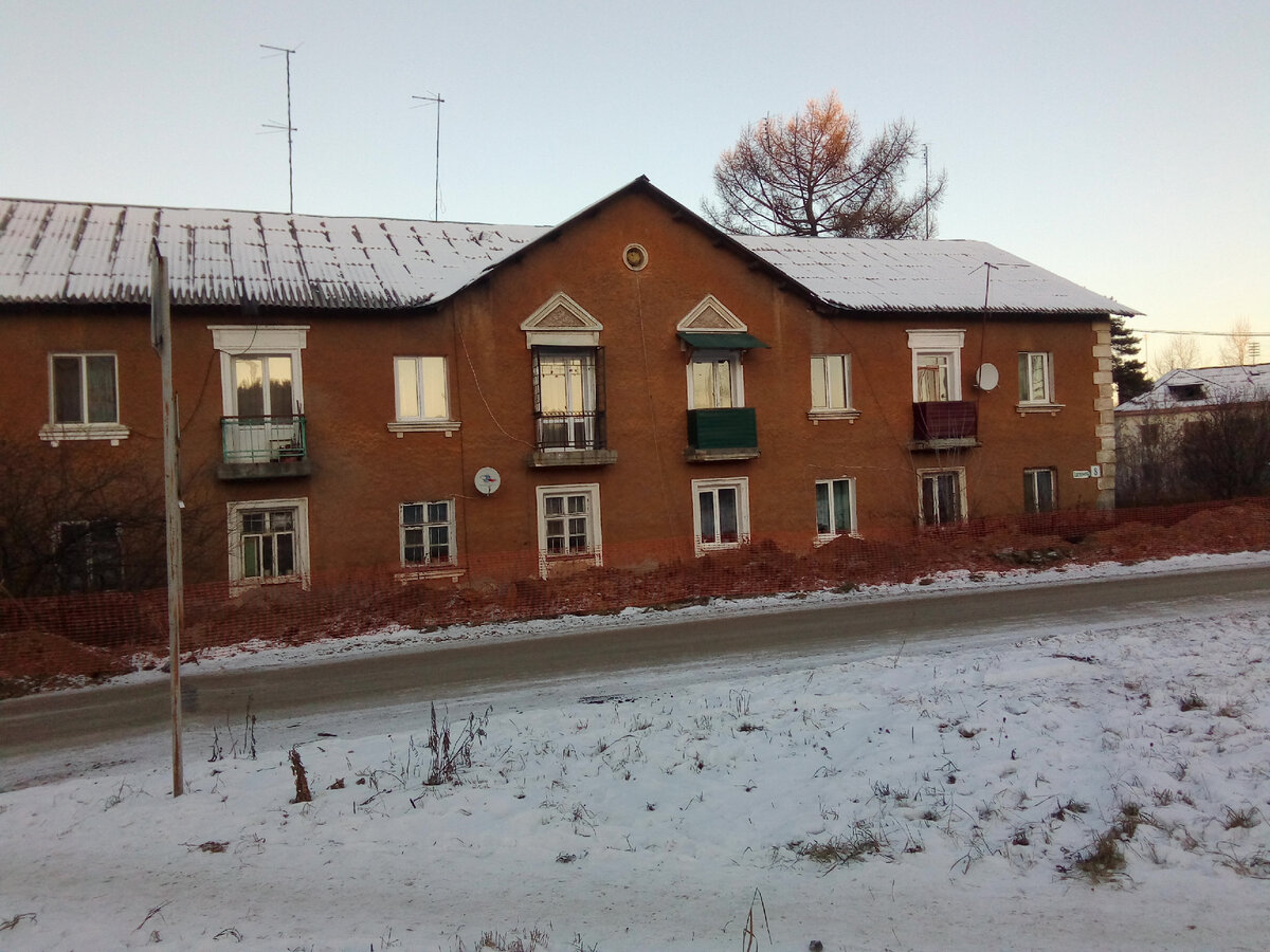 Есть в поселке имени Чапаева и послевоенные двухэтажные дома