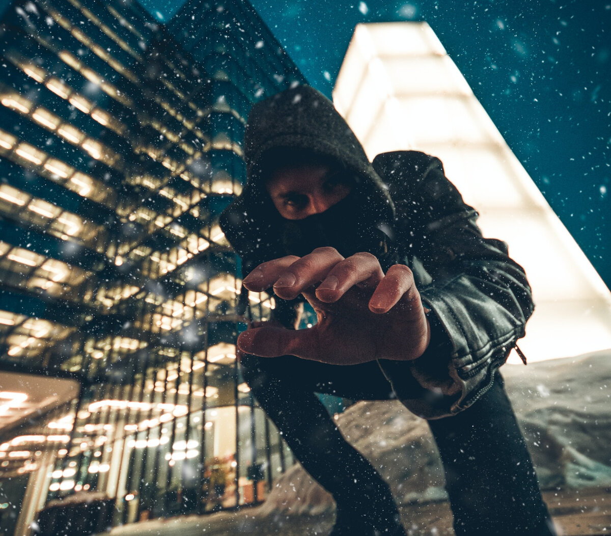 "С ней что-то не так", Екатерина Широкова. Фото Marc-Olivier Jodoin Unsplash