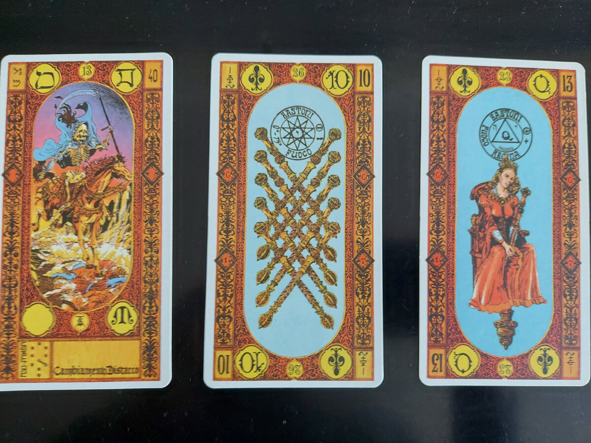 Фото автора. Карты таро "Золотые ступени" 