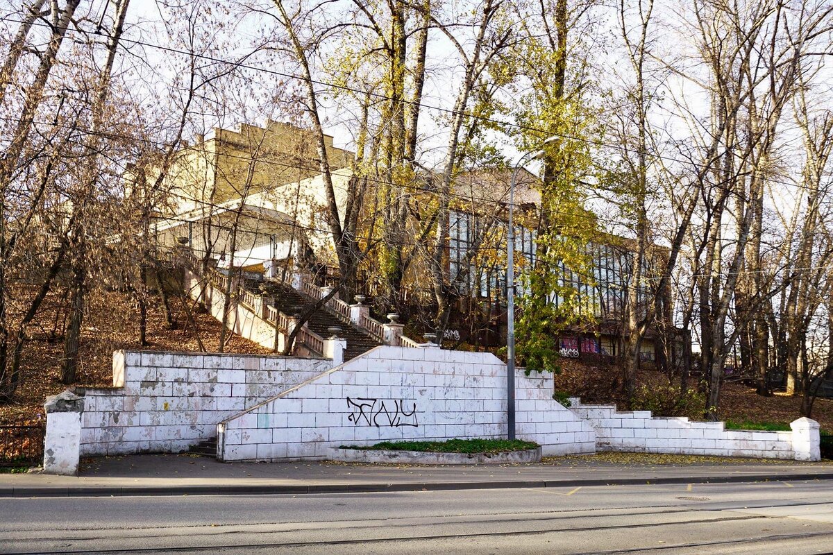 Металлургического завода «Серп и Молот» больше нет, но остался его рабочий  клуб. Показываю, как он выглядит сейчас | Фёдор Тенин | Дзен