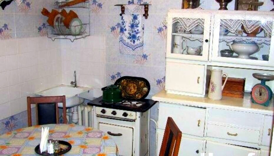 Советские кухонные гарнитуры с часами