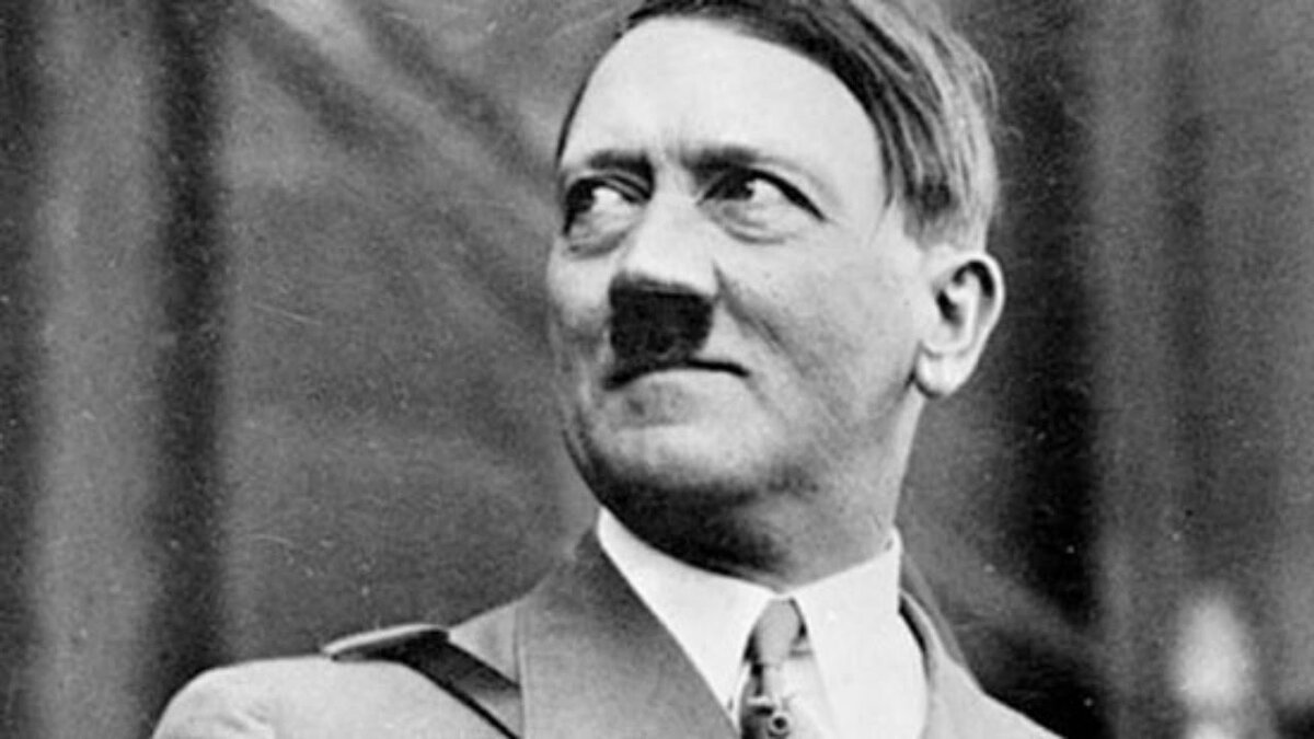 10 странных историй об Адольфе Гитлере
