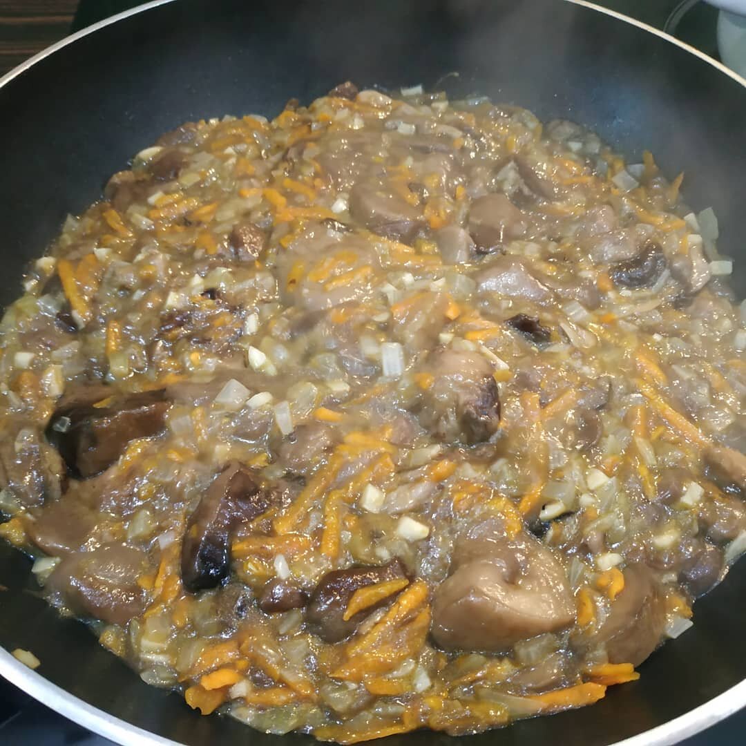 Если вы готовите гречку в духовке, то можете добавлять к ней любые овощи. Источник фото https://www.instagram.com/p/Bzu4IJBoJYc/