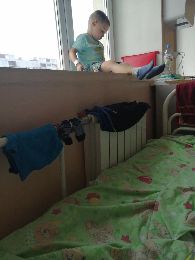 Облюбовал подоконник