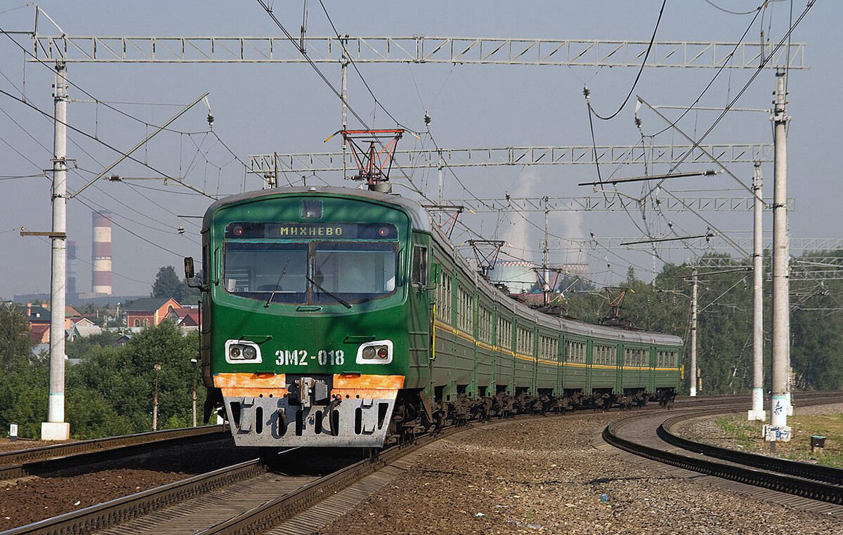 Электропоезд ЭМ2-018 на перегоне Домодедово - Бирюлёво