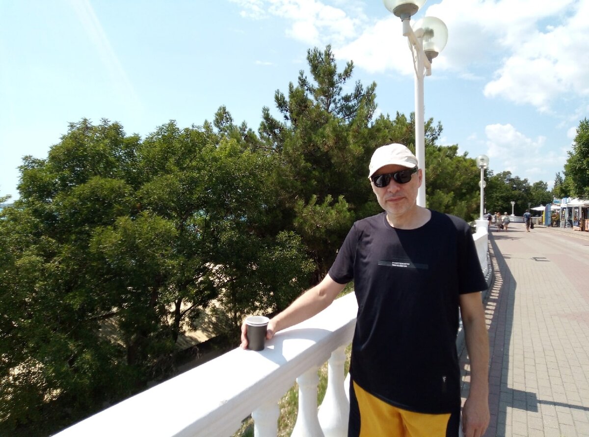Михаил Лекс, автор рассказа, канала «Как стать счастливым?» и первого комментария