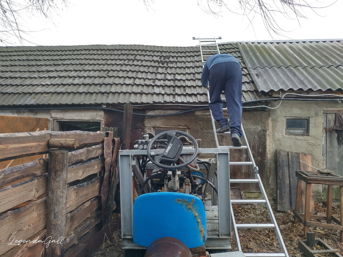 Спускается аккуратненько