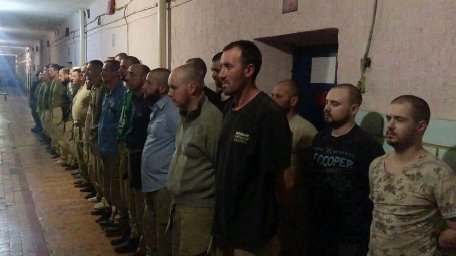    Сдавшиеся в плен солдаты ВСУ © Пресс-служба Минобороны РФ/РИА Новости