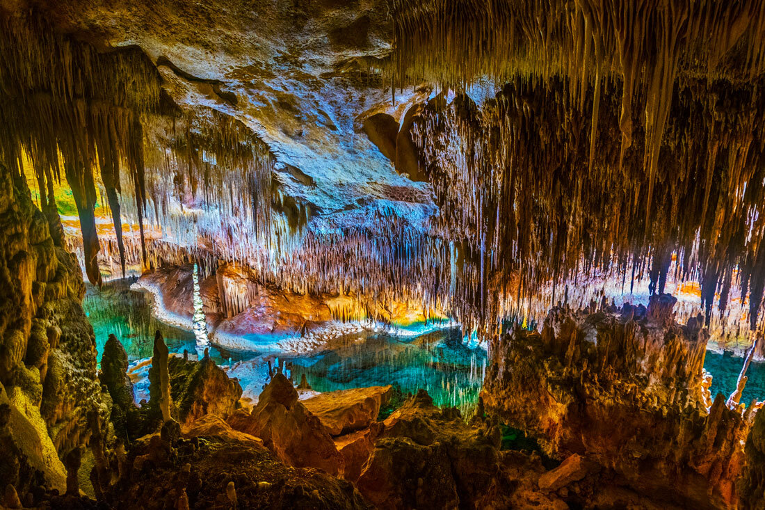 Оттенки пещеры изнутри 