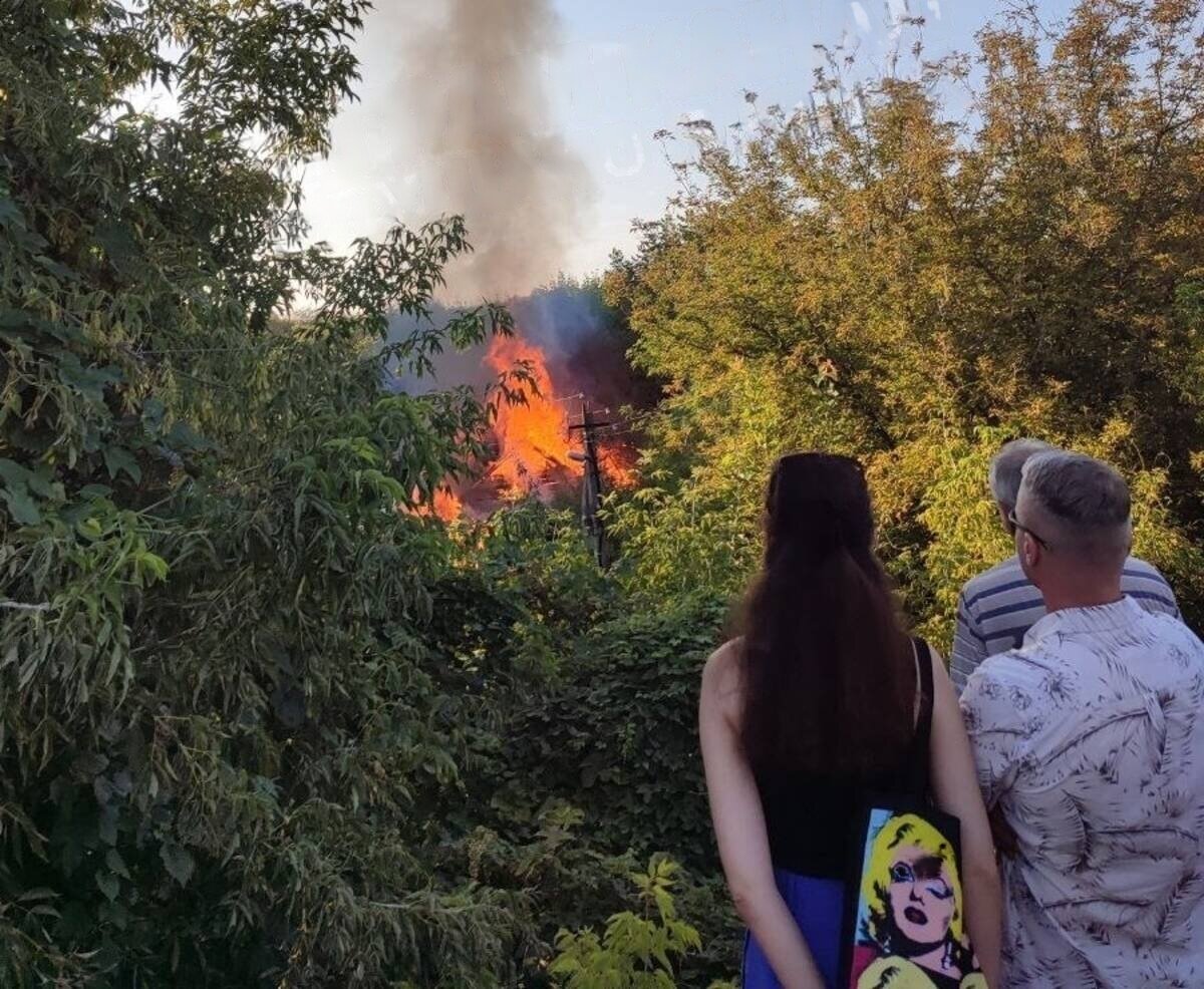    В Брянске во время матча “Динамо” с “Муромом” небо заволокло черным едким дымом avchernov