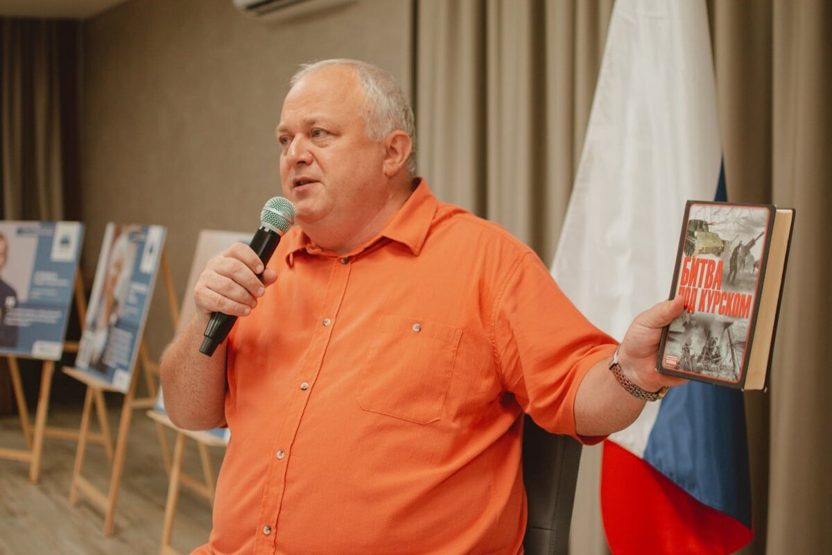    Профессор Владимир Коровин встретился с участниками слёта "Внуки Победы. Курск"