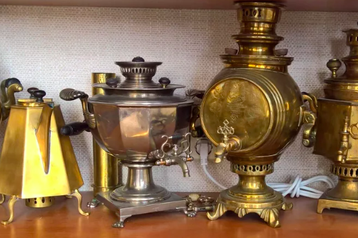     Незабываемый аромат: кто изобрел первый самовар