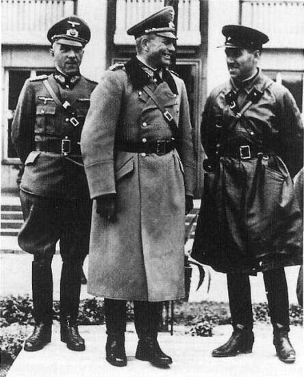 Генерал Г. Гудериан (в центре) и Комбриг С. Кривошеин 22 сентября 1939 года в Бресте на церемонии передачи крепости немецкими войсками в руки Красной Армии