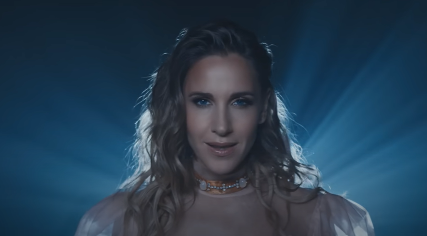    Юлия Ковальчук. Фото: скриншот клипа на песню "Прости"