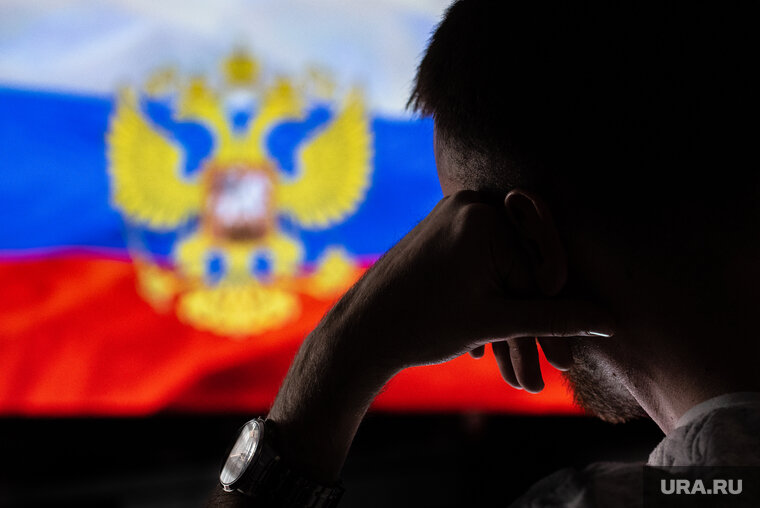    Мужчина украл флаг, чтобы презентовать его своему внуку