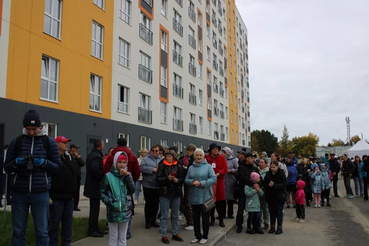 Ключи от нового жилья вручили четырнадцати первым семьям-новоселам в Пашино  | НДН.ИНФО | Дзен