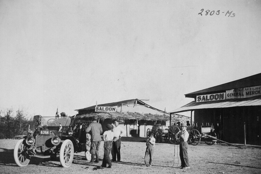 Салун в Аризоне, 1911 г. / фото: wikipedia.org 