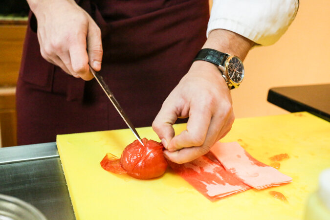 Нарезаем - тонко, аккуратно...