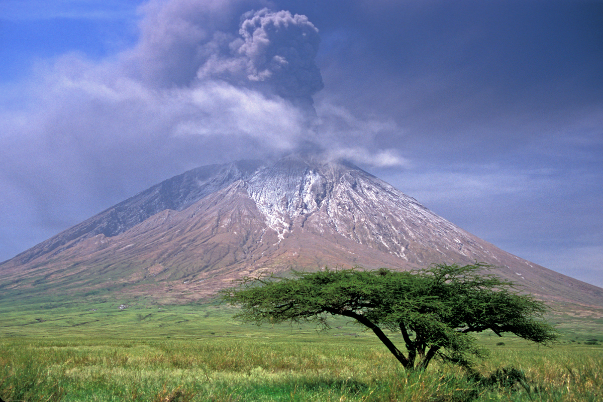 Вулкан ол-Доиньо-Ленгаи Танзания