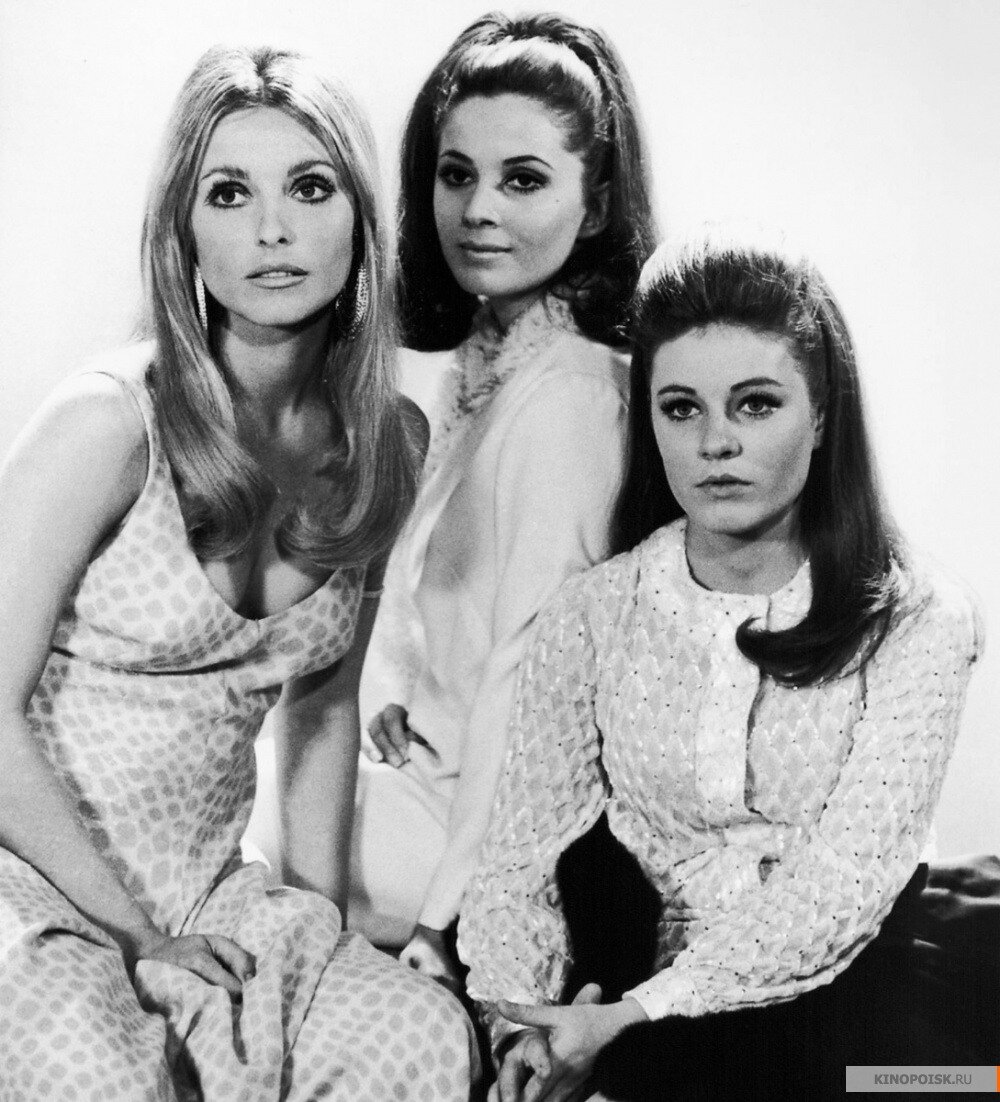 В 1967-м году роман был экранизирован. В роли сексуальной блондинки, прототипом которой была Мэрилин Монро, снялась восхитительная Шэрон Тэйт, которая спустя год трагически погибнет.