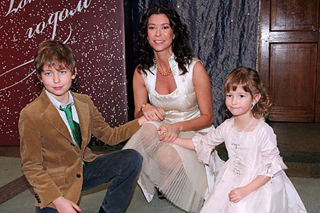 Ольга со старшими детьми - Михаилом и Анной, фото взято с 24smi.org