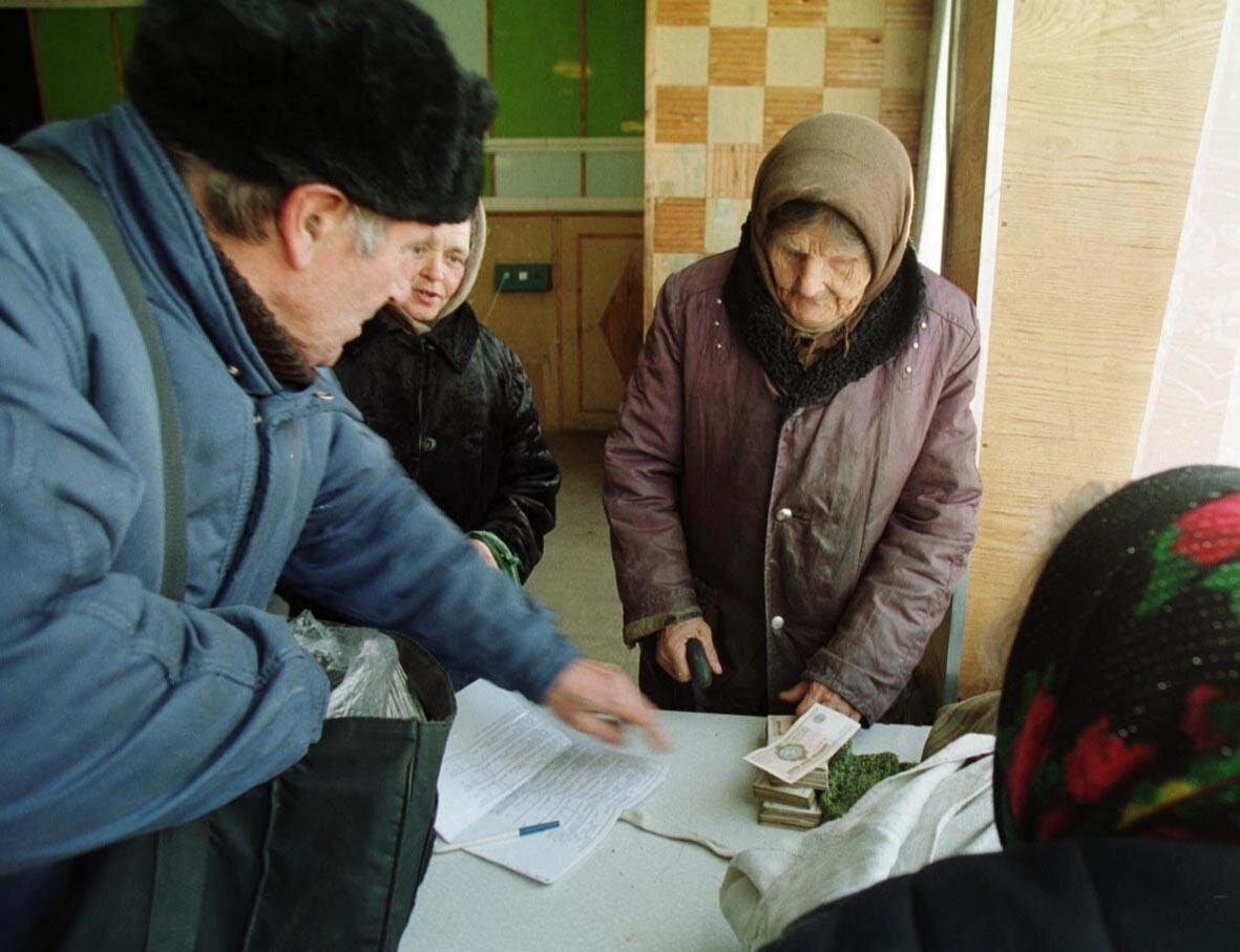 Выплаты пенсионерам. Индексация пенсий работающим пенсионерам. Пенсионный фонд пенсионеры. Пенсии работающим. Пенсии работающим пенсионерам.
