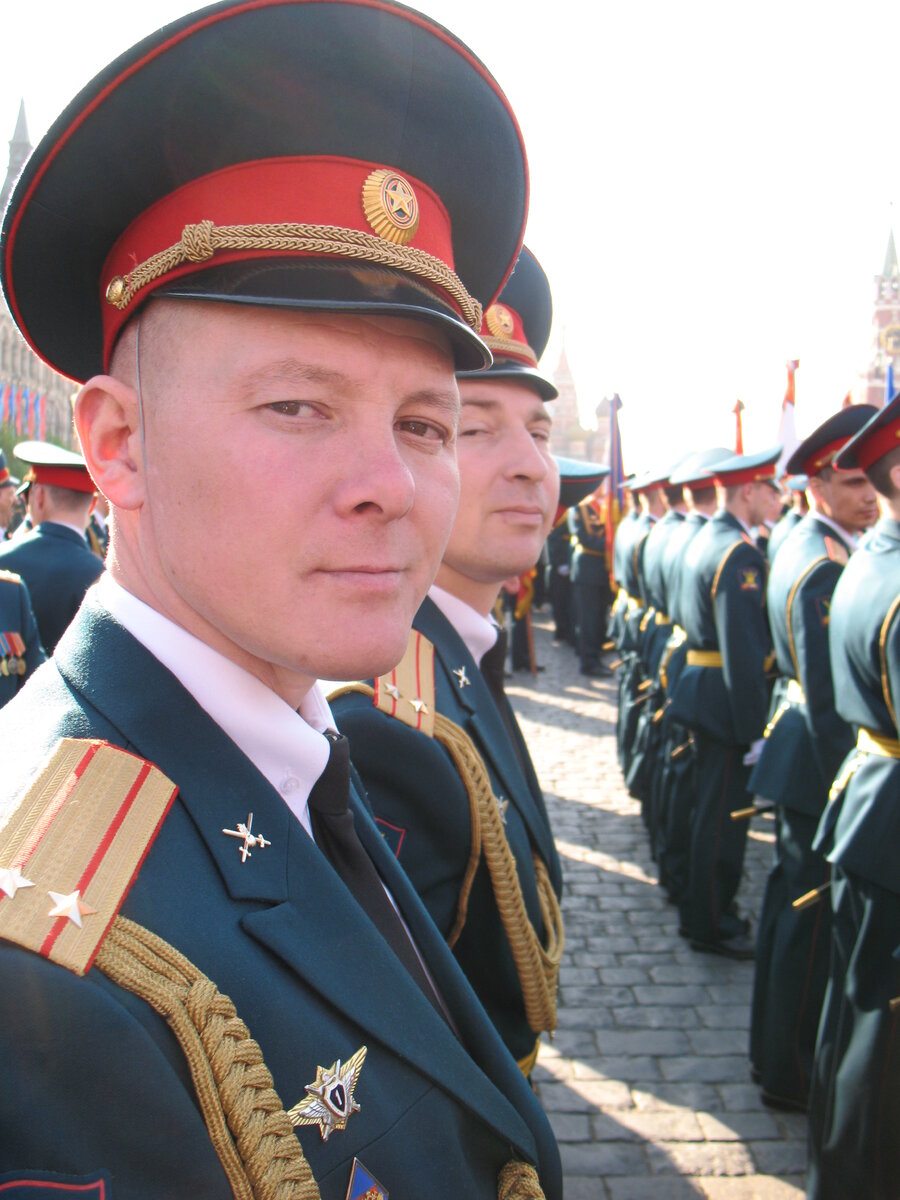 Подполковник ВДВ Раиль Гибадуллин в парадном строю. Фото из личного архива