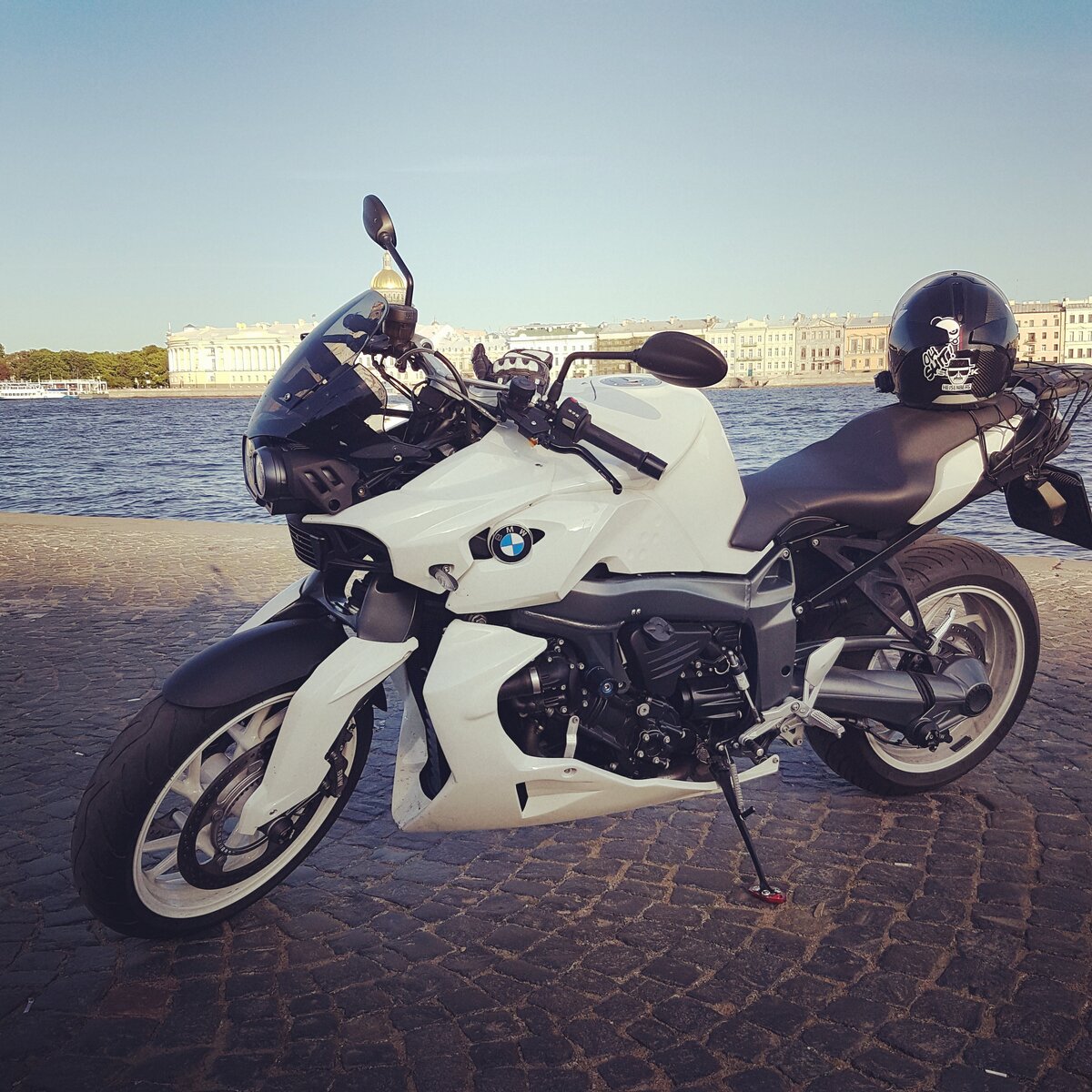 BMW K1300R на набережной Невы