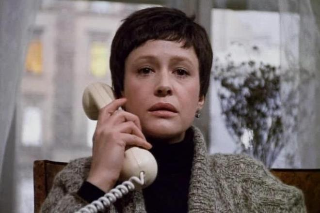 Марина Неёлова в фильме «Осенний марафон». Кадр из фильма