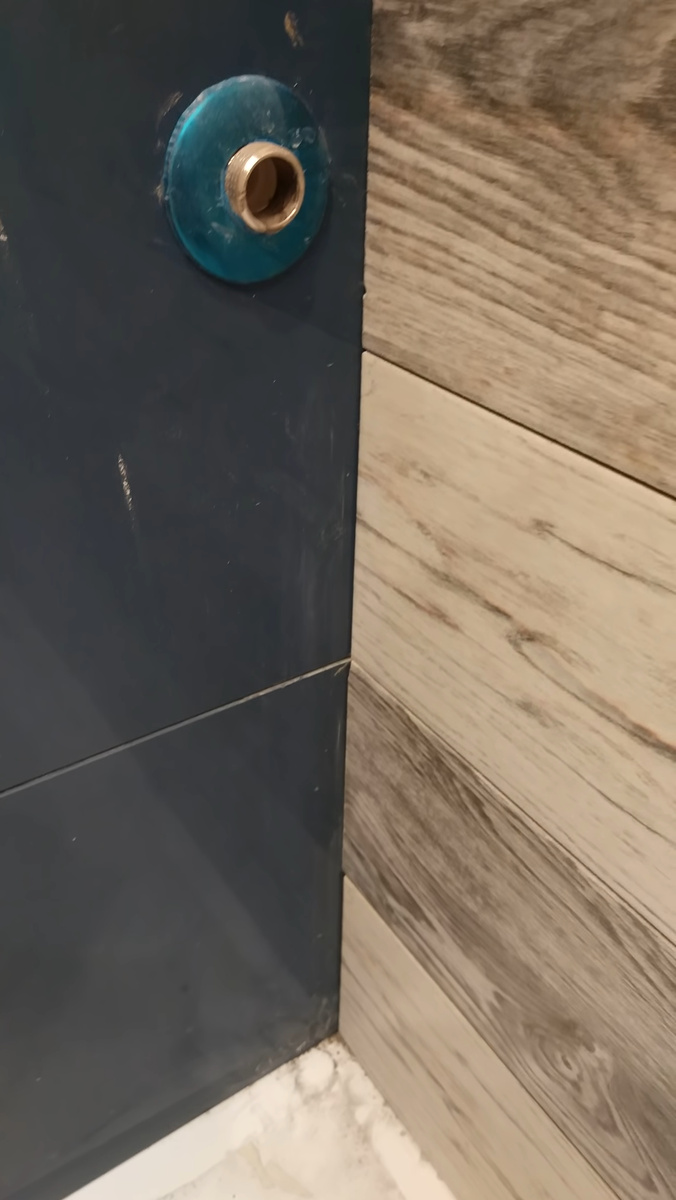 посмотрите, какой стык между плиткой