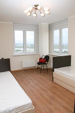 Квартира угловая, потому 2 окна рядом. 