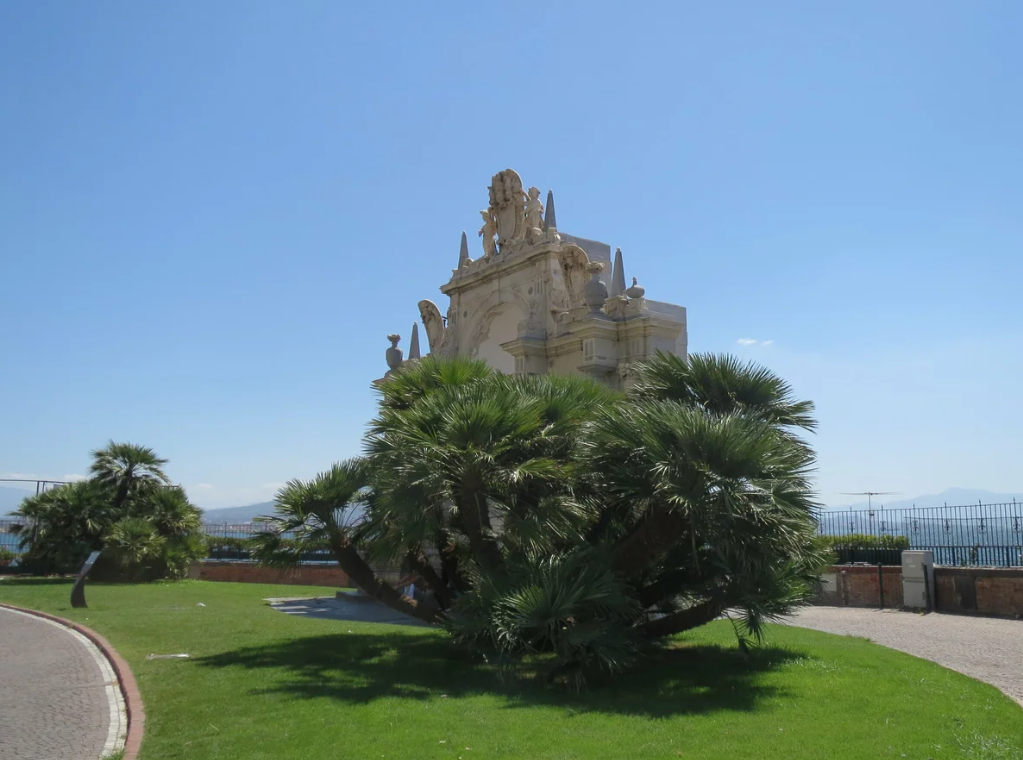 Набережная Виа Партенопе