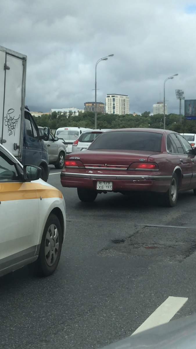 Вот как раз вариант с бампером, но вряд ли найдется европейский бампер на эту американку.