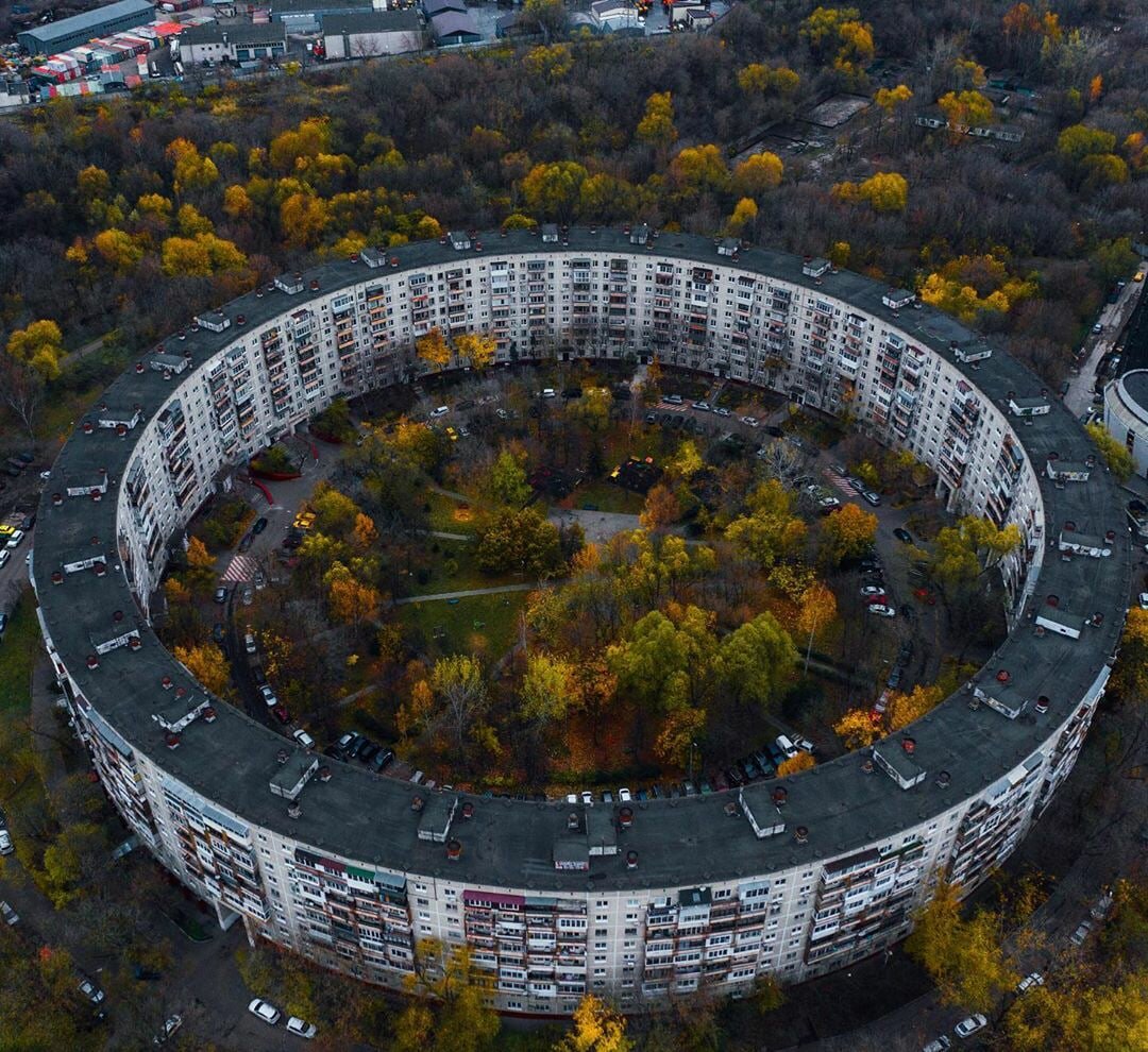 Недостроенная Олимпиада в Москве, дома – кольца и плачущий Мишка | Поехать  - посмотреть | Дзен