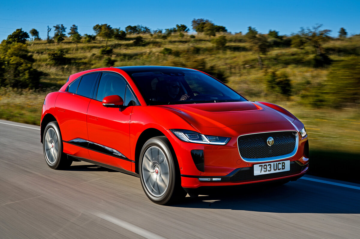 Новичок на рынке электрокаров, но далеко не юнец в автомобильной промышленности, Jaguar представил свой взгляд на электрическое будущее автотранспорта. Новый Jaguar I-Pace EV представляет собой полностью электрический кроссовер, выпускаемый британской автомобильной компанией Jaguar Land Rover (JLR) под маркой Jaguar.