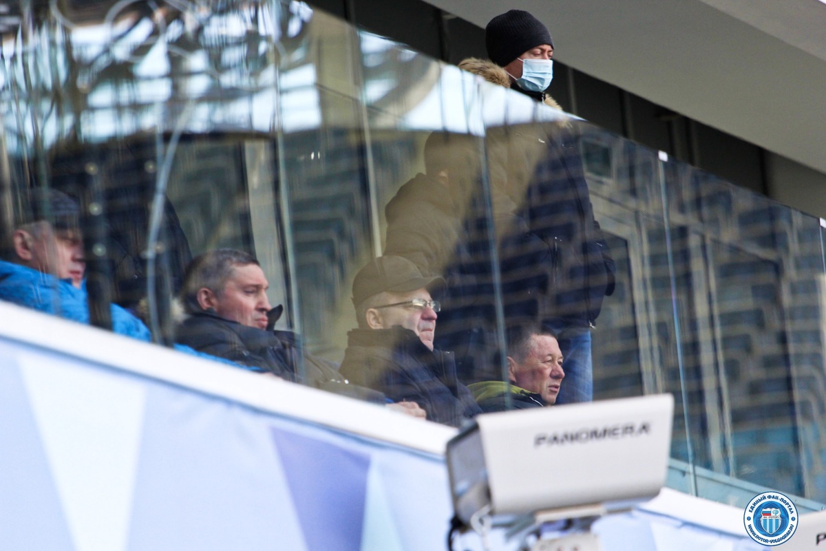 Губернатор Волгоградской области любуется игрой «Ротора»