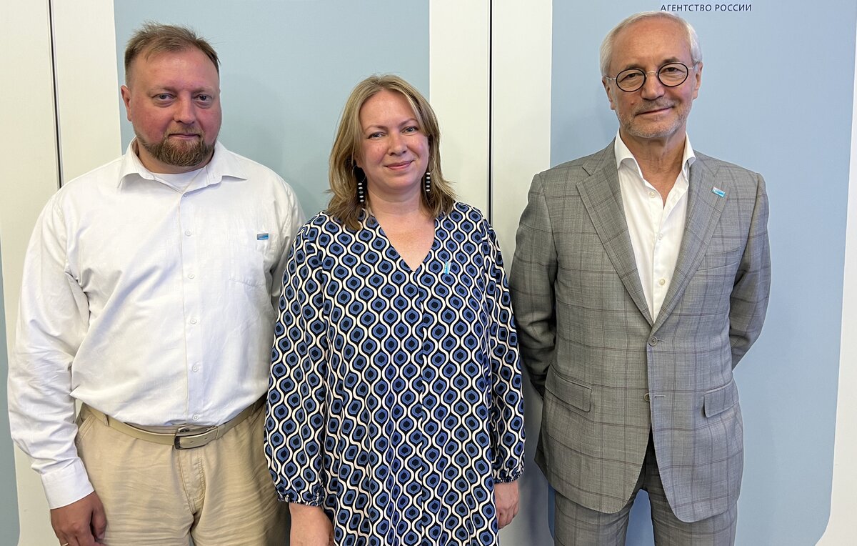    Генеральный продюсер продюсерского центра "Мувистарт" Дмитрий Якунин, директор фестиваля "Будем жить" Нина Кочеляева и президент фестиваля "Будем жить" России Евгений Герасимов  Полина Богомолова/ТАСС