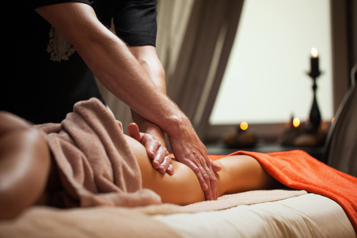 Как делать эротический массаж мужчине: советы и техники