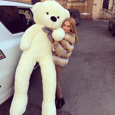  Огромный медведь – романтический подарок для девушки