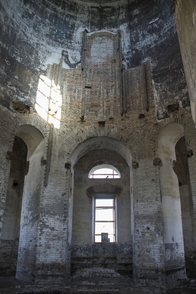 2. Остатки иконостаса

