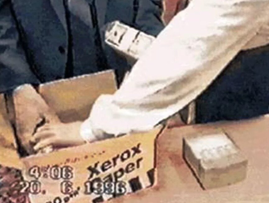 (с) Коробка из под ксерокса