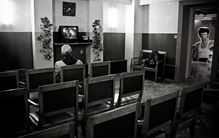 Видеосалон в СССР выглядел примерно так.