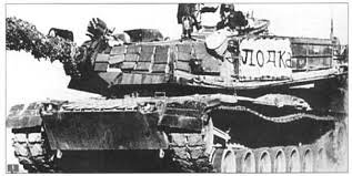 M1 VISMOD "Krasnovian" в роли советской машины, которая не идет в бой без надписи "Лодка" на башне. Спасибо, хоть не водка.