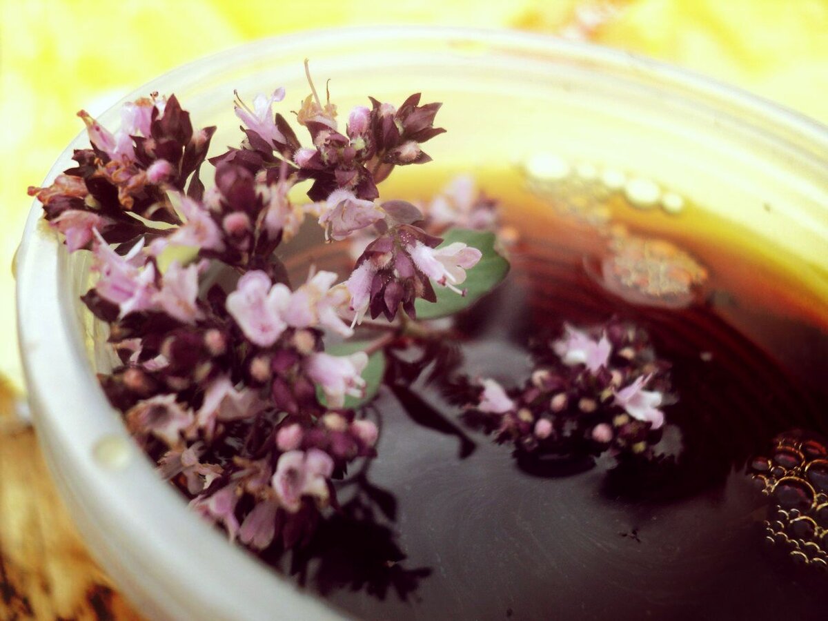 Как насчет чашечки чая с чебрецом? Хороший чай сближает крепче слов!