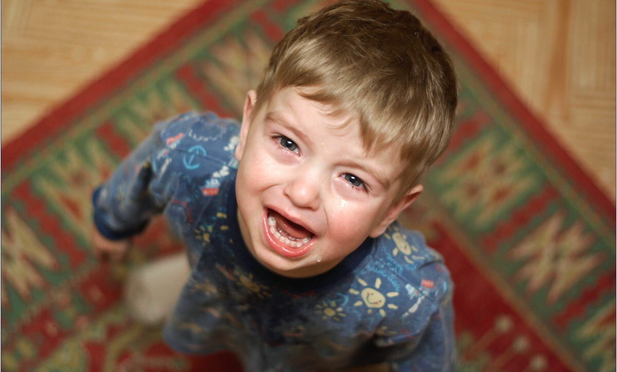 Закатывание ребенка при плаче
