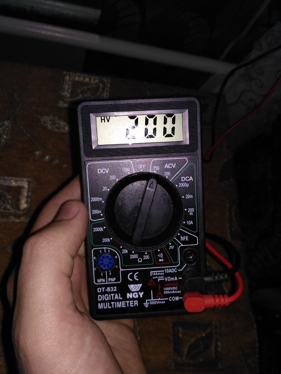 Мультиметр цифровой измерить 220 вольт. Мультиметр измерение напряжения 220в. Мультиметр замер 220 вольт. Мультиметр измерить 220 вольт. Мультиметр измерение 220 вольт.