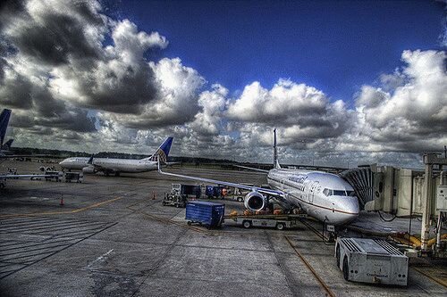 Однако могут быть и другие причины:
• Конкретный отель – возможно, отель не пользуется популярностью среди туристов, вопрос –почему? А незначительное удешевление предложения в купе с броской рекламой призвано привлечь постояльцев.
• Конкретная страна или курорт. Это может быть новое направление. Ничего особенного, но где гарантии, что оплаченный Вами отдых будет соответствовать описаниям агента и ожиданиям путешественника.
• Определенный временной период для одной или нескольких стран региона. Частой причиной снижения стоимости в этом случае является низкий сезон. Так полноценный пляжный отдых может быть сорван из-за постоянных проливных дождей или штормовых волн.