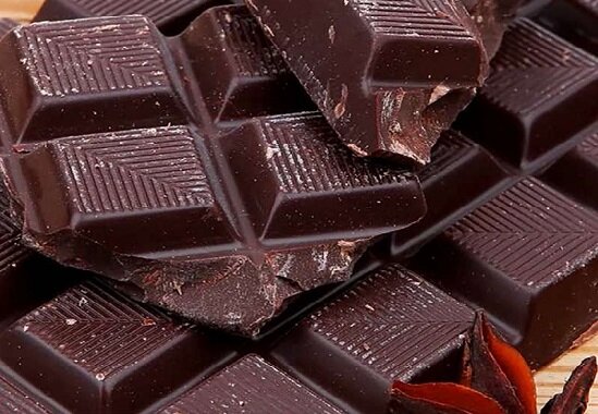 Батончик темный шоколад. Темный шоколад. Темный шоколад дорогой. Шоколад футаж. Черная шоколадка.