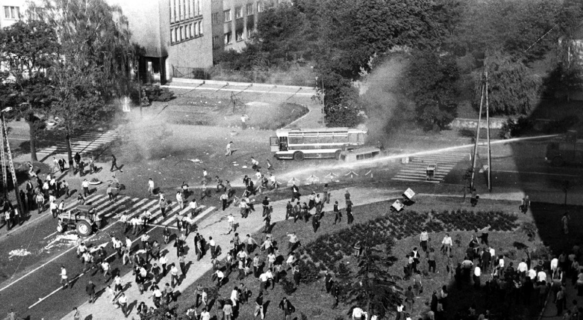 Кризис 1956 года. Забастовки в Польше 1956. Кризис в Польше 1956. Познанское восстание 1956. Волнения в Гданьске 1970.